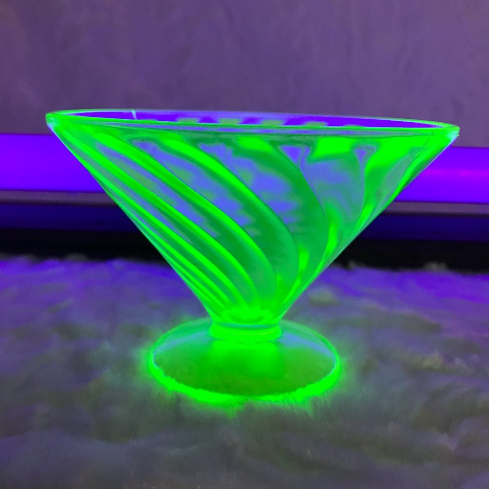 Vaseline Uranium Federal Glass Swirl Dessert Cup #57 - Picture 2 of 12